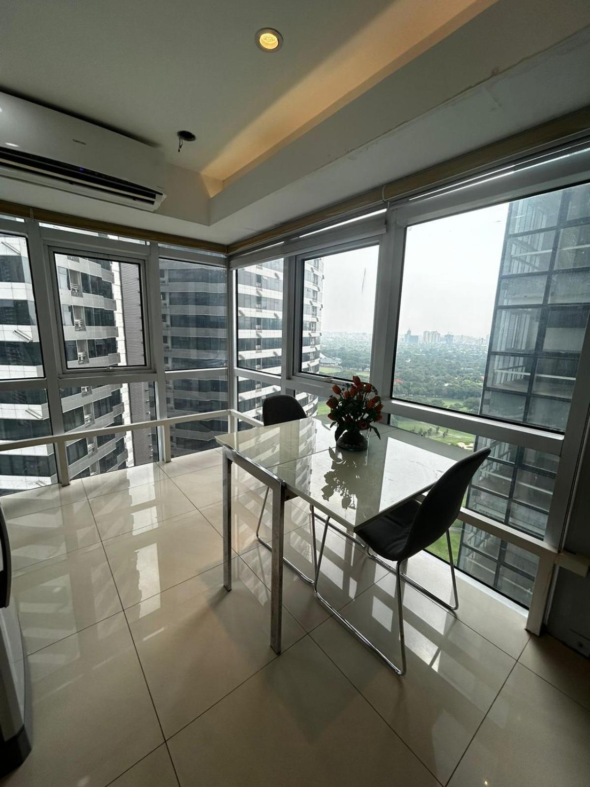 Oasis Regency @ Fort Victoria Bgc Taguig Eksteriør bilde